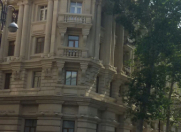 İcarəyə verilir 3 otaqlı 125 m2 köhnə tikili Sahil m.