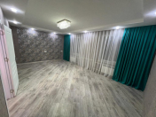 Satılır 4 otaqlı 110 m2 köhnə tikili Xalqlar Dostluğu m.