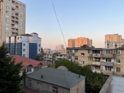 Satılır 4 otaqlı 75 m2 köhnə tikili İnşaatçılar m.
