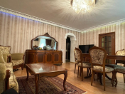 Satılır 4 otaqlı 90 m2 köhnə tikili Elmlər Akademiyası m.
