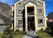 İcarəyə verilir 6 otaqlı 300 m2 həyət evi Qax