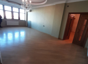 Satılır 4 otaqlı 165 m2 yeni tikili İnşaatçılar m.