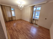 Satılır 2 otaqlı 35 m2 köhnə tikili Elmlər Akademiyası m.
