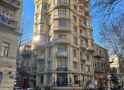 Satılır 4 otaqlı 130 m2 ofis Fəvvarələr meydanı