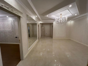 Satılır 4 otaqlı 230 m2 yeni tikili 28 May m.