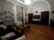 İcarəyə verilir 4 otaqlı 120 m2 köhnə tikili Sahil m.