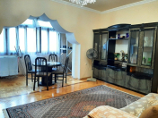 İcarəyə verilir 2 otaqlı 60 m2 köhnə tikili 28 May m.