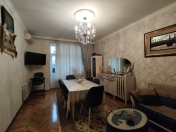 Satılır 3 otaqlı 80 m2 köhnə tikili 8 km