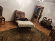 İcarəyə verilir 3 otaqlı 80 m2 köhnə tikili Nizami m.