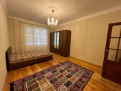 İcarəyə verilir 2 otaqlı 60 m2 köhnə tikili Elmlər Akademiyası m.