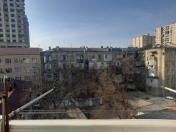Satılır 2 otaqlı 54 m2 köhnə tikili Elmlər Akademiyası m.