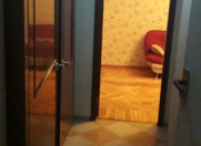 İcarəyə verilir 2 otaqlı 60 m2 köhnə tikili İnşaatçılar m.