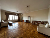 Satılır 4 otaqlı 220 m2 yeni tikili Elmlər Akademiyası m.