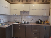 İcarəyə verilir 5 otaqlı 120 m2 köhnə tikili Şah İsmayıl Xətai m.