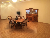 Satılır 4 otaqlı 190 m2 yeni tikili 28 May m.