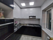 Satılır 3 otaqlı 100 m2 köhnə tikili İçəri Şəhər m.