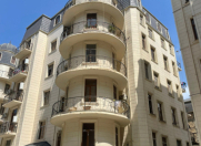 Satılır 6 otaqlı 300 m2 yeni tikili Xırdalan