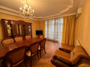 İcarəyə verilir 3 otaqlı 140 m2 yeni tikili Tibb Universiteti