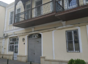 Satılır 6 otaqlı 220 m2 köhnə tikili Sahil m.