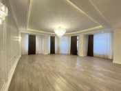 Satılır 4 otaqlı 210 m2 yeni tikili 28 May m.