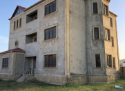 Satılır 12 otaqlı 550 m2 bağ evi Novxanı