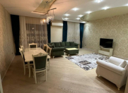 İcarəyə verilir 4 otaqlı 200 m2 yeni tikili Nizami m.