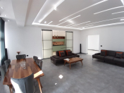 Satılır 4 otaqlı 200 m2 yeni tikili 28 May m.