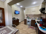 Satılır 2 otaqlı 65 m2 köhnə tikili Azadlıq prospekti m.