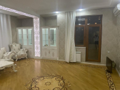 Satılır 5 otaqlı 200 m2 yeni tikili Gənclik m.