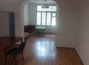 İcarəyə verilir 4 otaqlı 130 m2 ofis Gənclik m.