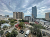 İcarəyə verilir 3 otaqlı 100 m2 köhnə tikili Şah İsmayıl Xətai m.