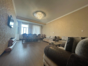 Satılır 2 otaqlı 90 m2 yeni tikili Xalqlar Dostluğu m.