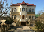 Satılır 5 otaqlı 350 m2 həyət evi Bakıxanov