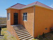 Satılır 4 otaqlı 110 m2 həyət evi Saray