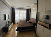 Satılır 4 otaqlı 200 m2 yeni tikili 8 mkr
