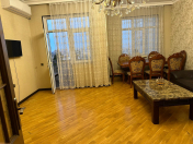 Satılır 4 otaqlı 126 m2 yeni tikili İnşaatçılar m.