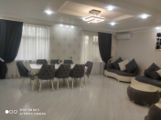 Satılır 4 otaqlı 120 m2 köhnə tikili Xalqlar Dostluğu m.
