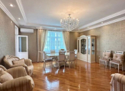 Satılır 4 otaqlı 130 m2 yeni tikili Moskva univermağı