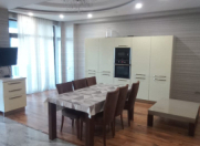 İcarəyə verilir 6 otaqlı 400 m2 yeni tikili Şah İsmayıl Xətai m.