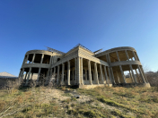 Satılır 12 otaqlı 1200 m2 bağ evi Novxanı