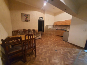 İcarəyə verilir 2 otaqlı 70 m2 köhnə tikili 28 May m.