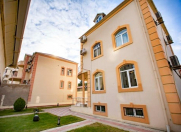 Satılır 8 otaqlı 400 m2 villa Badamdar