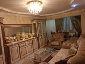 Satılır 3 otaqlı 80 m2 köhnə tikili Elmlər Akademiyası m.