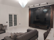 İcarəyə verilir 3 otaqlı 168 m2 yeni tikili 28 May m.