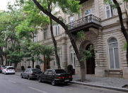 İcarəyə verilir 2 otaqlı 97 m2 köhnə tikili Sahil m.