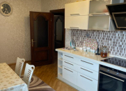 İcarəyə verilir 3 otaqlı 170 m2 yeni tikili 28 May m.