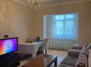 Satılır 4 otaqlı 112 m2 köhnə tikili Xalqlar Dostluğu m.