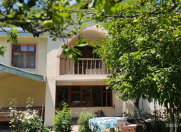 İcarəyə verilir 3 otaqlı 200 m2 həyət evi Qax