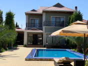 Satılır 4 otaqlı 220 m2 bağ evi Şüvəlan Park ticarət mərkəzi