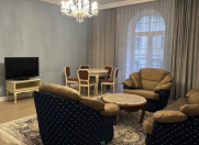 İcarəyə verilir 2 otaqlı 82 m2 köhnə tikili Nizami kinoteatrı